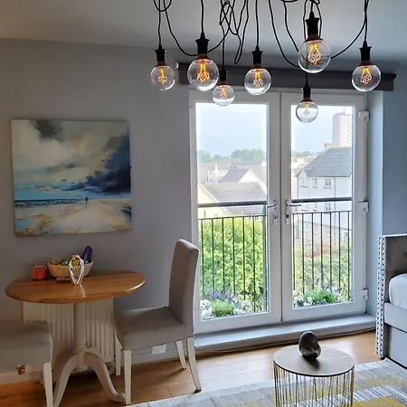 4 Separate Beds, Sleeps 6, Beautiful 2 Bed Apt *