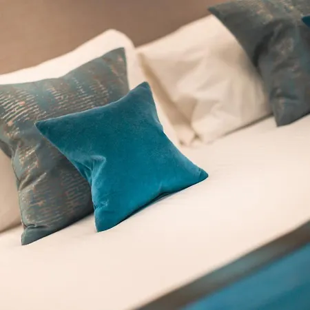 The Knight By Mansley Aparthotel 4*