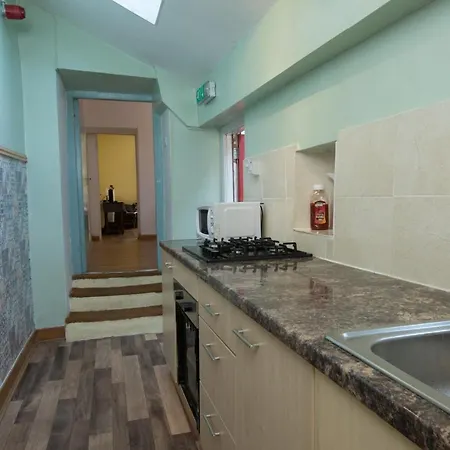 7 Bedroom Townhouse *