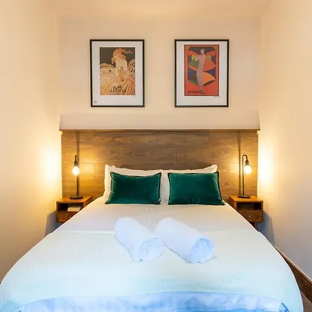 Dreamy Dean Village Boutique 1 Bedroom Sleeps 2 *