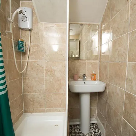 7 Bedroom Townhouse * Edinburgh