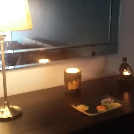 Two Bedroom With Free Side Street Parking 24 *