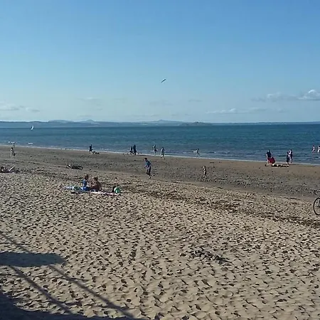 Two Bedroom With Free Side Street Parking 24