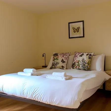 Holyrood New * Edynburg