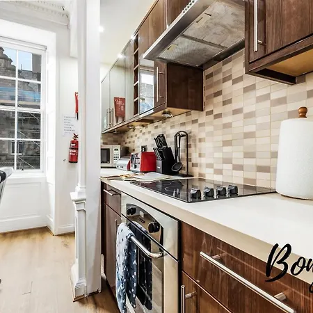 Apartment Royal Mile 4br-3ba - Views & Free Parking By Bonjour Residences Edinburgh