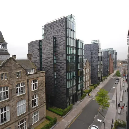 Meadows Apartments- In Quartermile شقة *