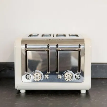 Modern & Bright 1 Bed For 4 Close To Centre! *