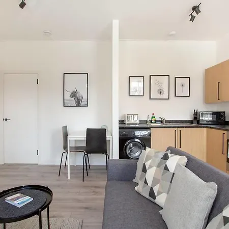 Modern & Bright 1 Bed For 4 Close To Centre!