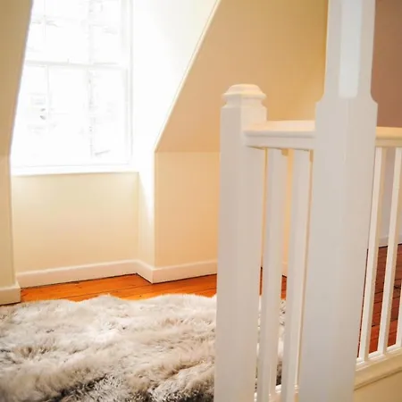 Beautiful Bohemian 2br Flat In The Cowgate *