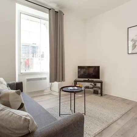 Modern & Bright 1 Bed For 4 Close To Centre! Appartamento