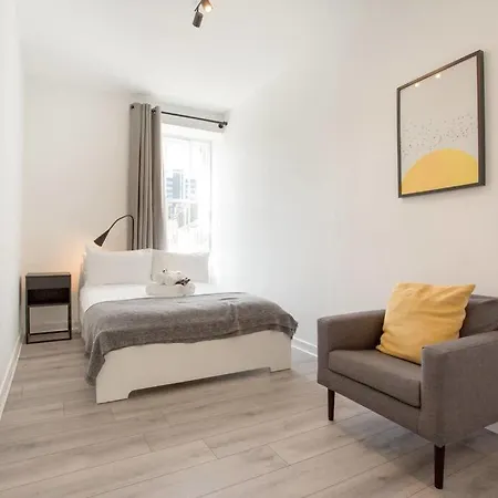 Modern & Bright 1 Bed For 4 Close To Centre!