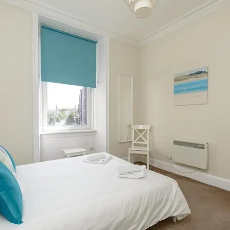 Apartamento Spacious And Homely One Bedroom Flat In *