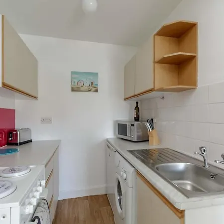 Spacious And Homely One Bedroom Flat In Apartamento *