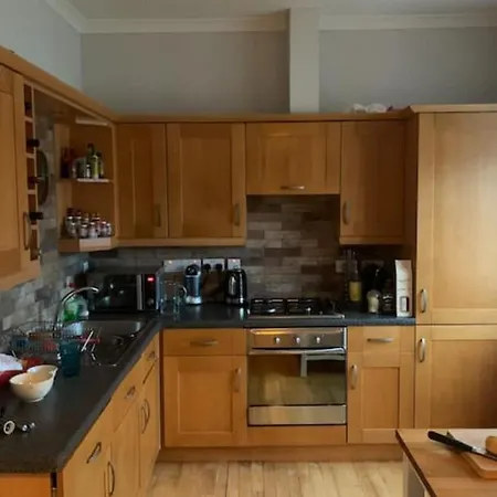 2 Bedroom Penthouse In Leafy Centre