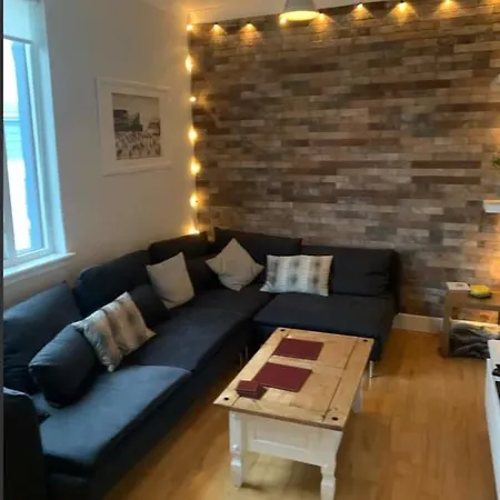 2 Bedroom Penthouse In Leafy Centre Edinburgh