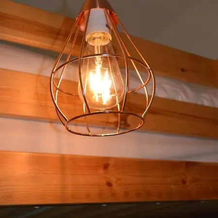 Fringe Base With Garden Near The Meadows Апартаменты