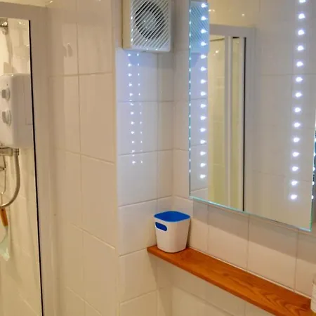 Fringe Base With Garden Near The Meadows Эдинбург