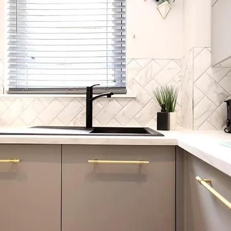 Joivy Modern 1 Bed Flat In West End, Close To Princes Gardens 公寓 *