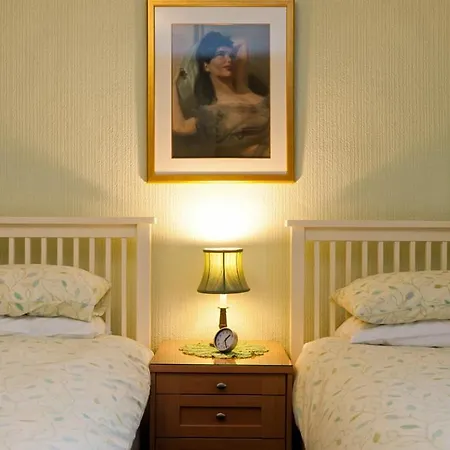 Garlands * Edinburgh