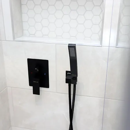 Joivy Modern 1 Bed Flat In West End, Close To Princes Gardens *