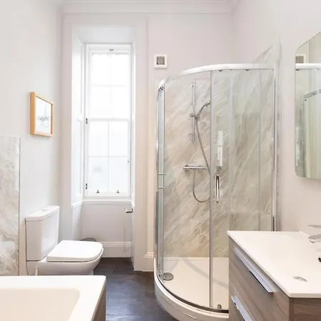 Апартаменты Joivy Sophisticated Near Castle Эдинбург