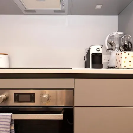 Joivy Sophisticated Near Castle דירה