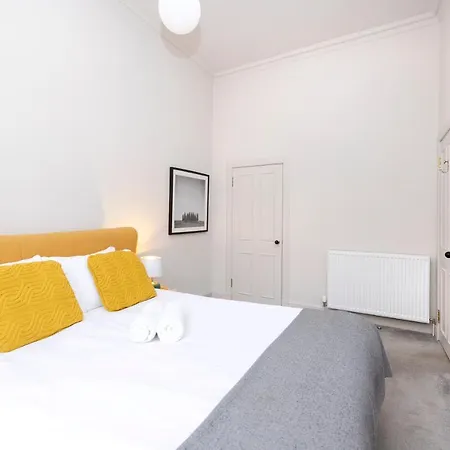 Joivy Sophisticated Near Castle Апартаменты Эдинбург