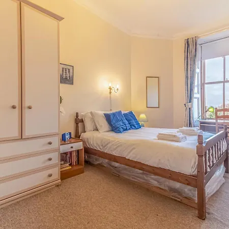 Apartament Spacious And Bright Property, In Chic Morningside! Sleeps Up To 6 Guests Edynburg