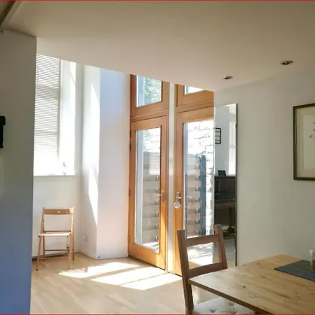 Daire Mezzanine In Historic School Edinburgh