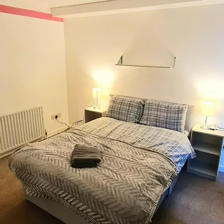 Apartment Lovely 3 Bedroom Apartment - Free Parking