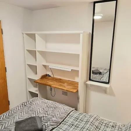 Lovely 3 Bedroom Apartment - Free Parking * Edinburgh