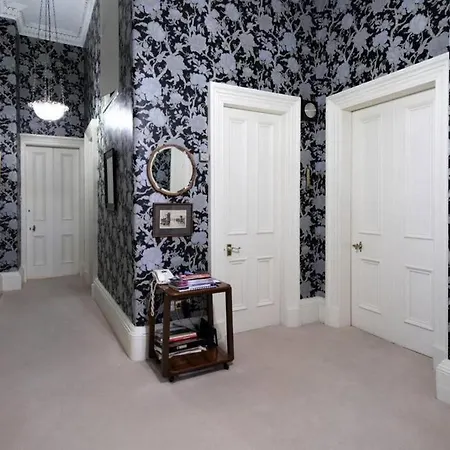 Quirky, West End, House * אדינבורו