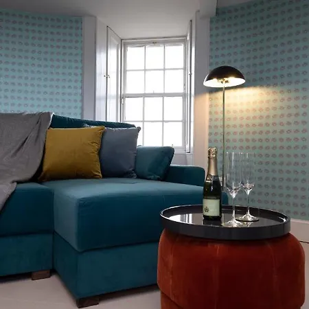 Joivy Observatory House & *