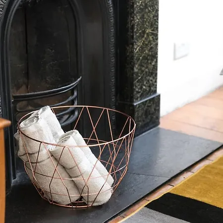 Pass The Keys Chic & Spacious Georgian Apt In Centre - Pets Friendly And Free Parking Appartement