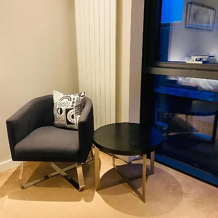 Quartermile Meadows View 2 Bedroom - With Free Parking Daire