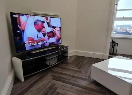 Castle Terrace 1 Bed Looking Onto Castle - Sleeps Upto 4