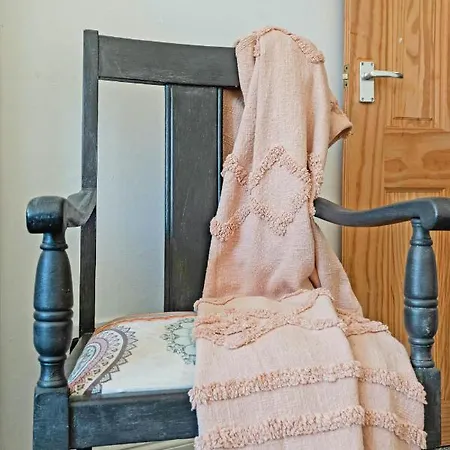 Διαμέρισμα Cozy With Character Logie Main Door Flat *