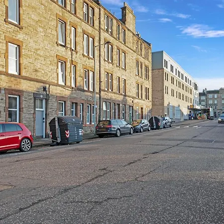 Διαμέρισμα Cozy With Character Logie Main Door Flat *