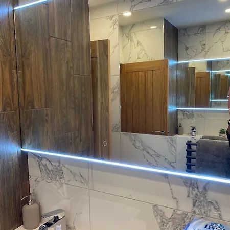 아파트 Lovely 3 Bed With Jacuzzi, Close To Airport, Driveway, Wifi 에든버러