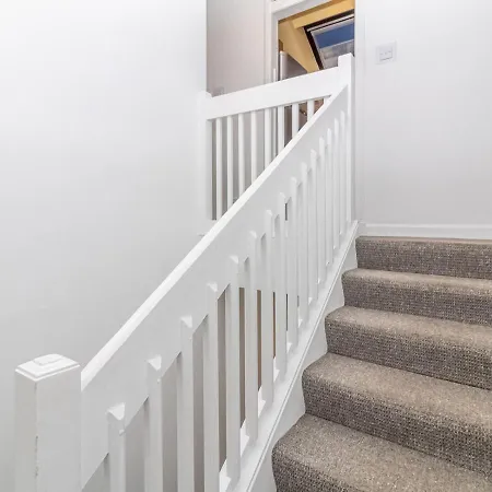 Pass The Keys 2 Beds Flat With Private Entrance In Centre - Sleeps 4