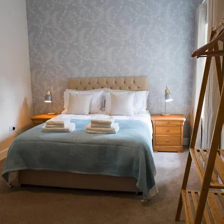 Stunning 1820s Stables Converted Apartment *