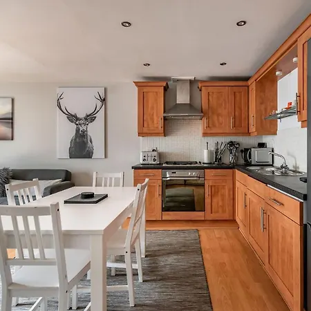 Amazing - Cables Wynd Near The Shore - Free Parking Apartament *