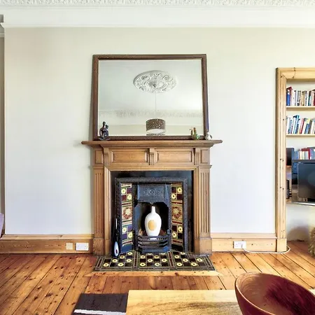 Guestready - & Comfortable 2br إدنبرة