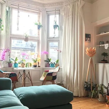 Cosy 2 Bedroom Flat In