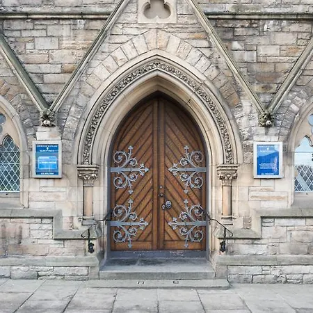 Mcdonald Road Apartment *