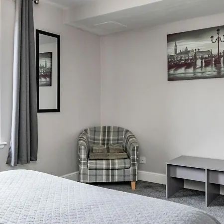 Amazing - Cables Wynd Near The Shore - Free Parking Apartament *