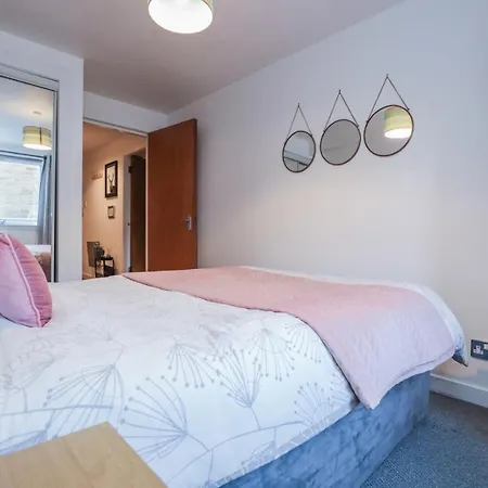 Beautiful 1-bed Near Castle *