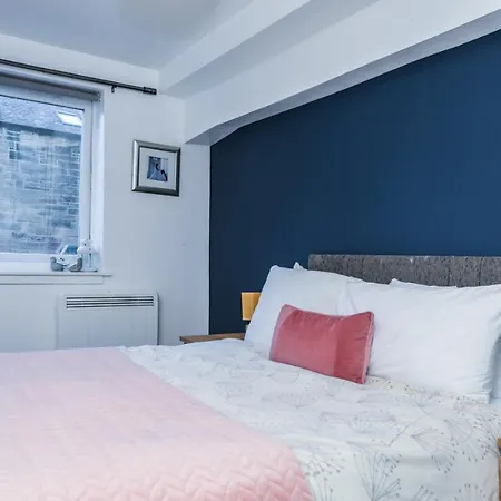 Beautiful 1-bed Near Castle