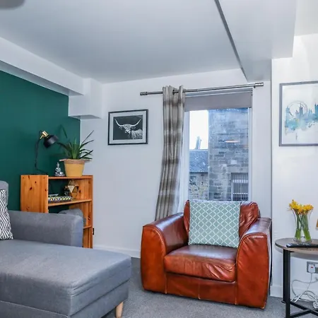 Beautiful 1-bed Near Castle Edynburg