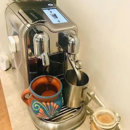 Cosy 2 Bedroom Flat In